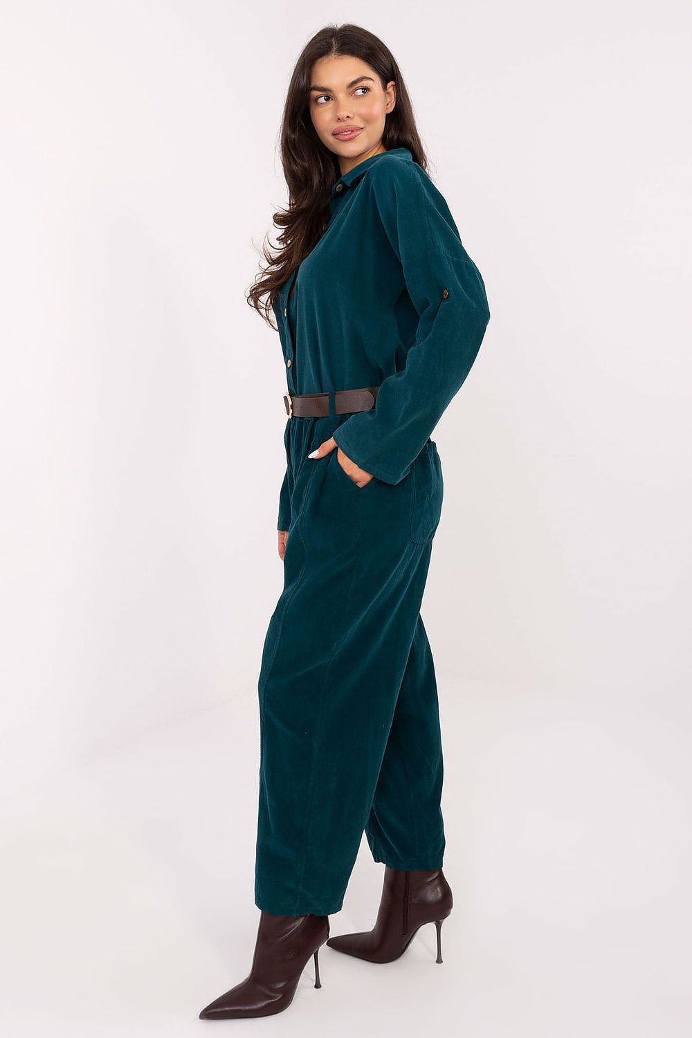Pantalon en velours côtelé model 220815 Italy Moda