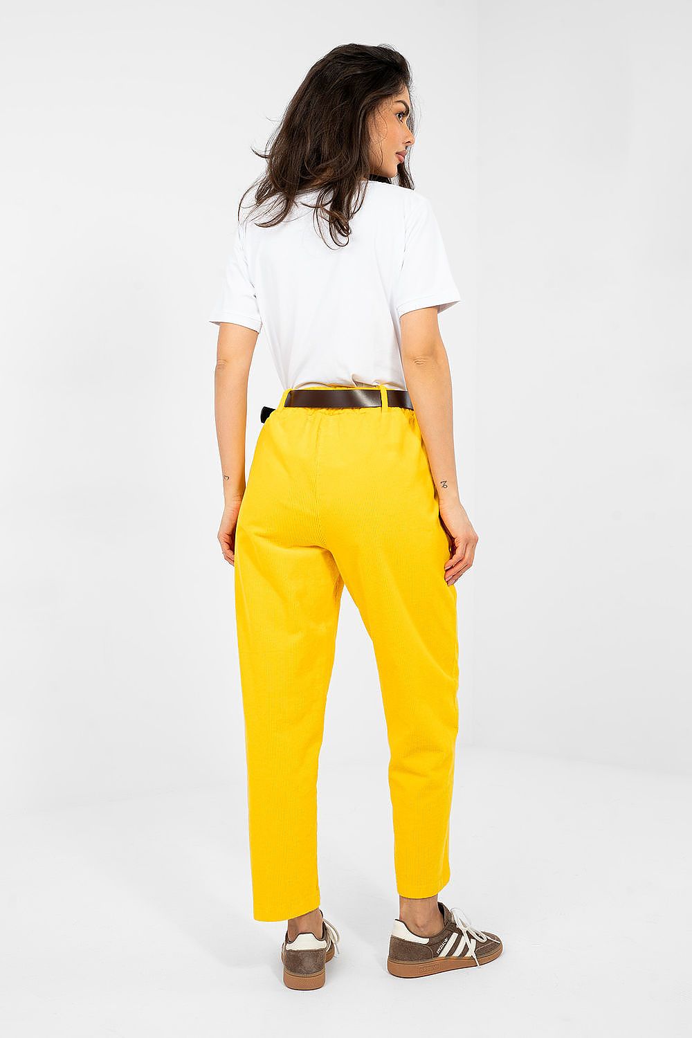 Pantalon en velours côtelé model 224052 Italy Moda