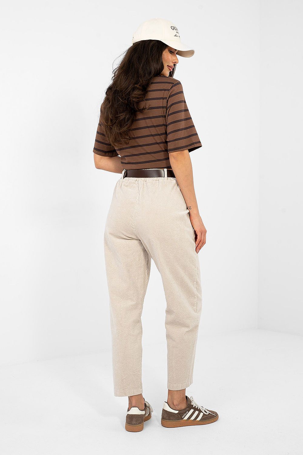 Pantalon en velours côtelé model 224052 Italy Moda