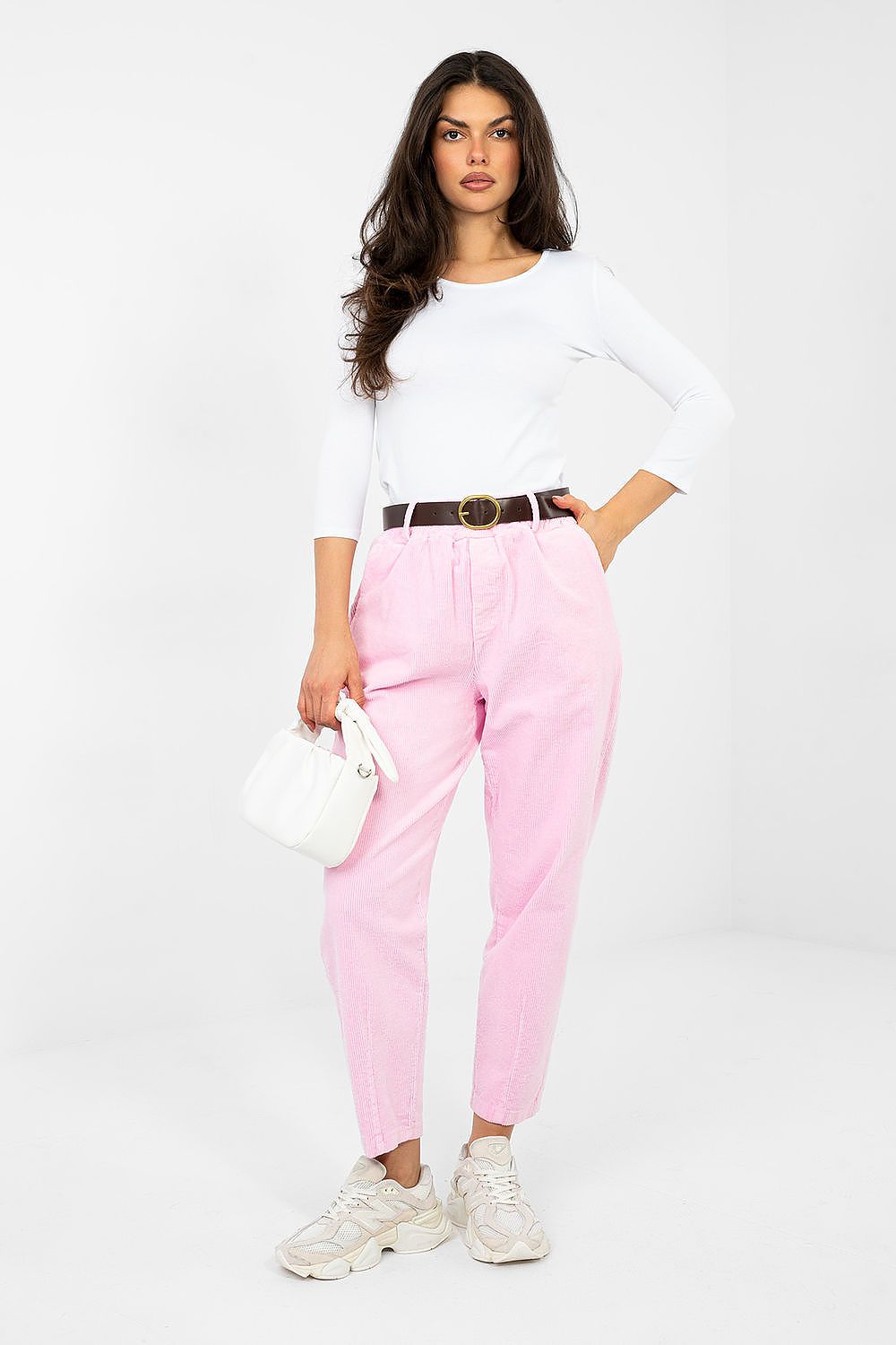 Pantalon en velours côtelé model 224052 Italy Moda