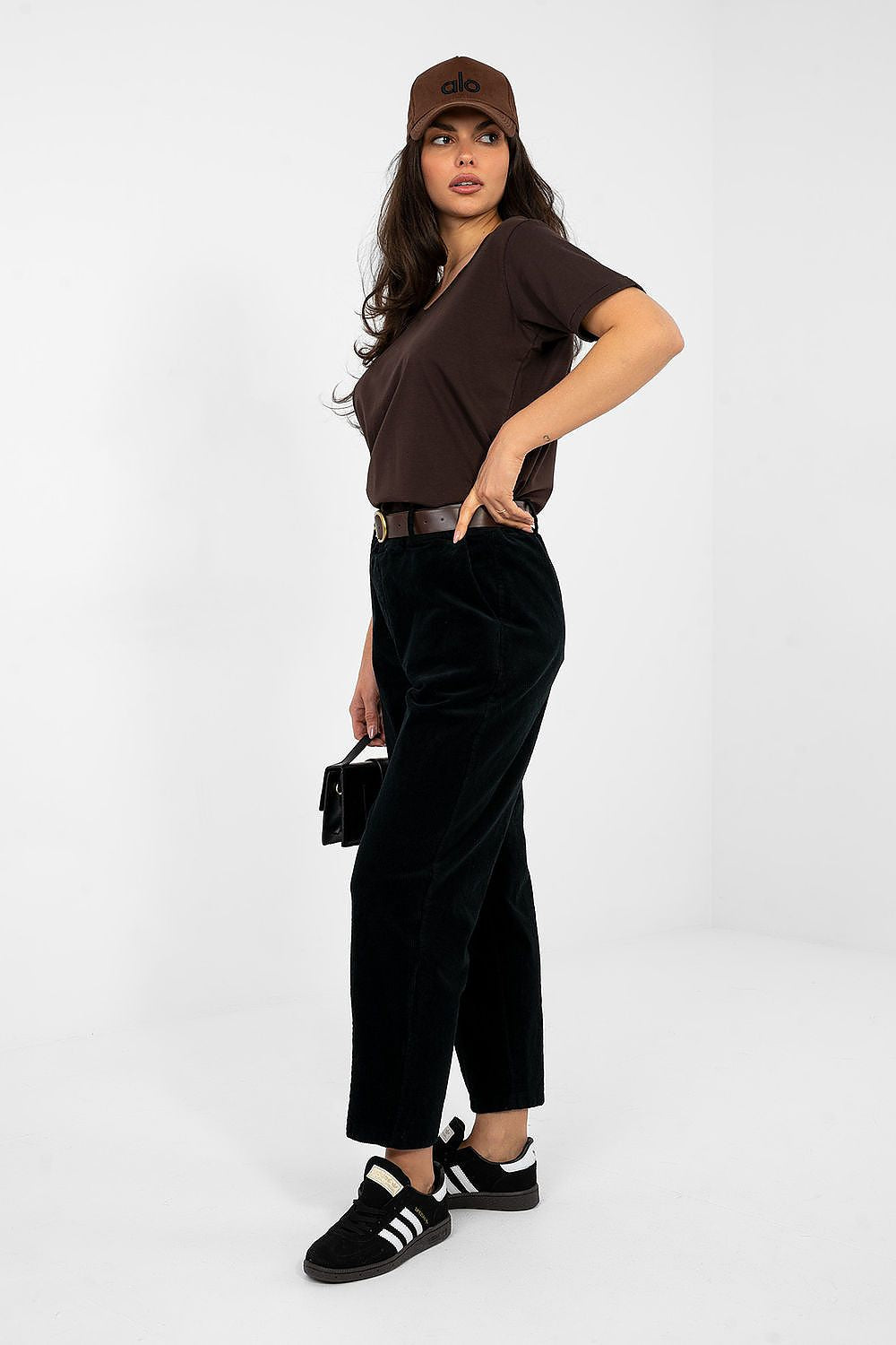 Pantalon en velours côtelé model 224052 Italy Moda