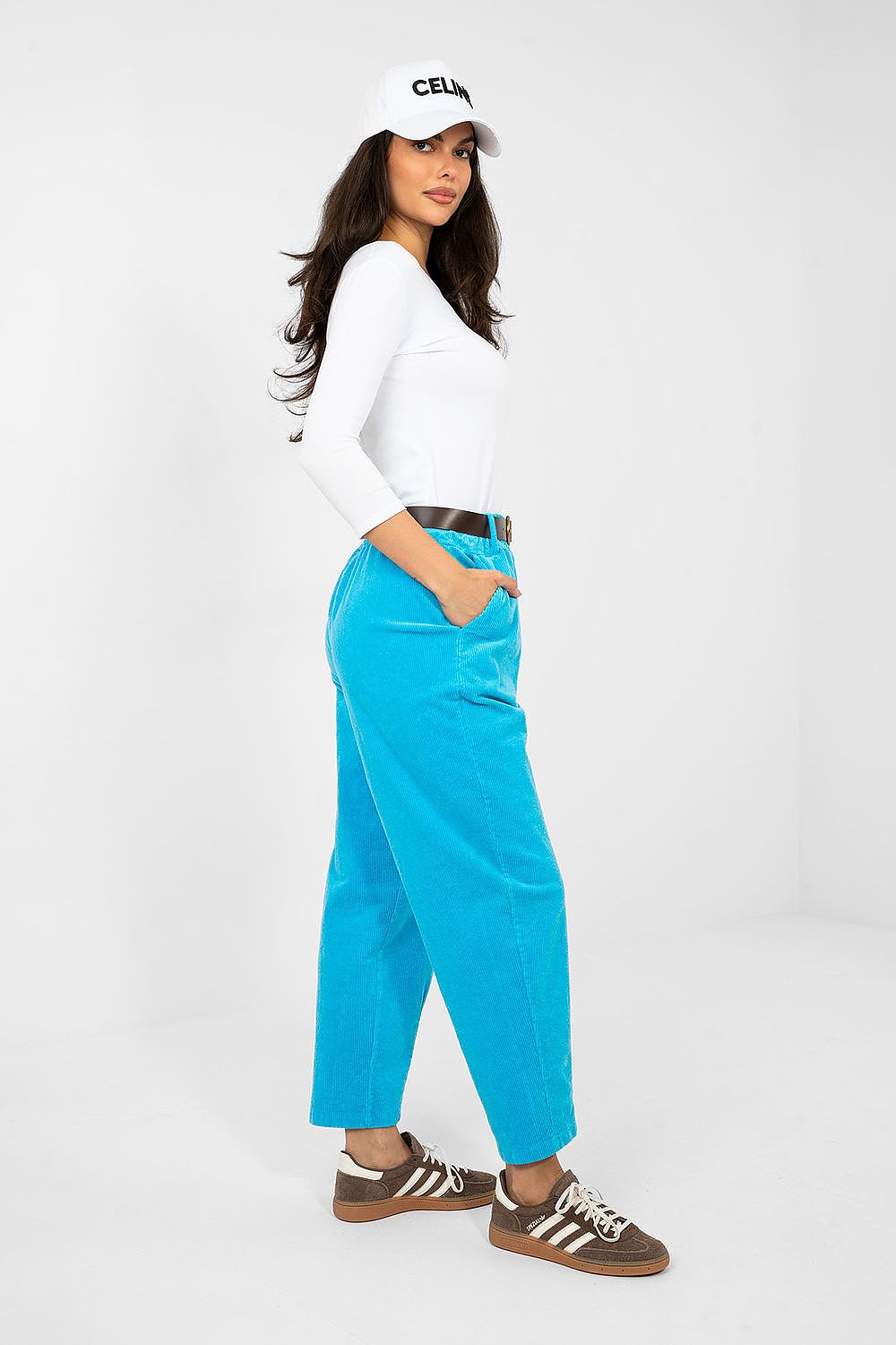 Pantalon en velours côtelé model 224052 Italy Moda