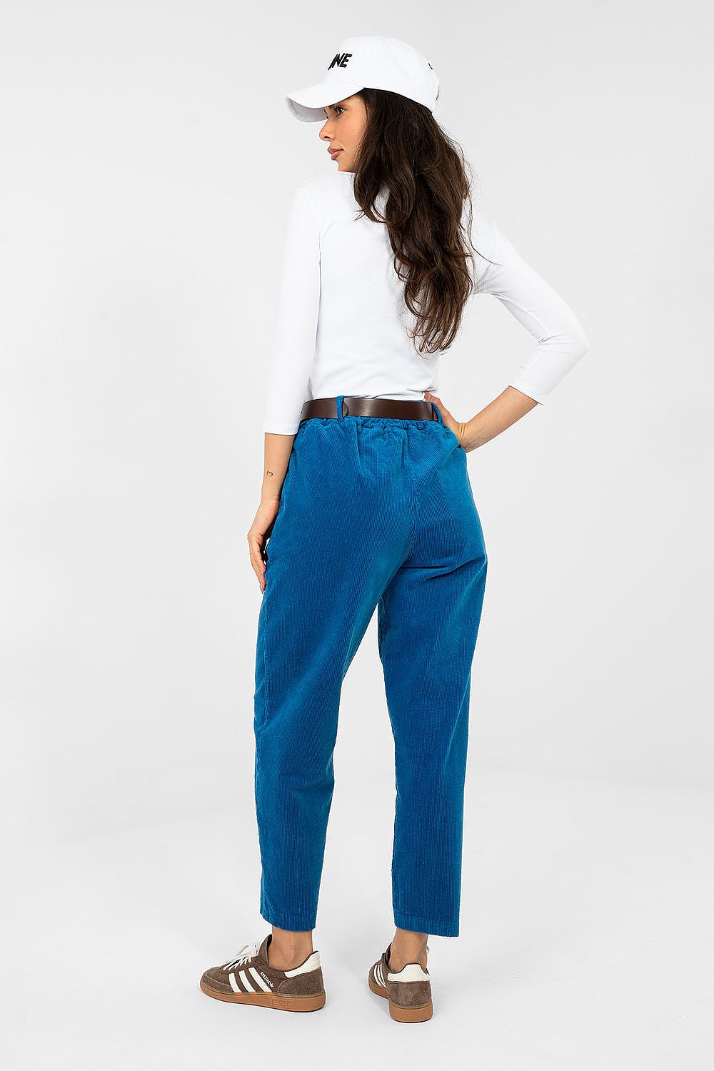 Pantalon en velours côtelé model 224052 Italy Moda