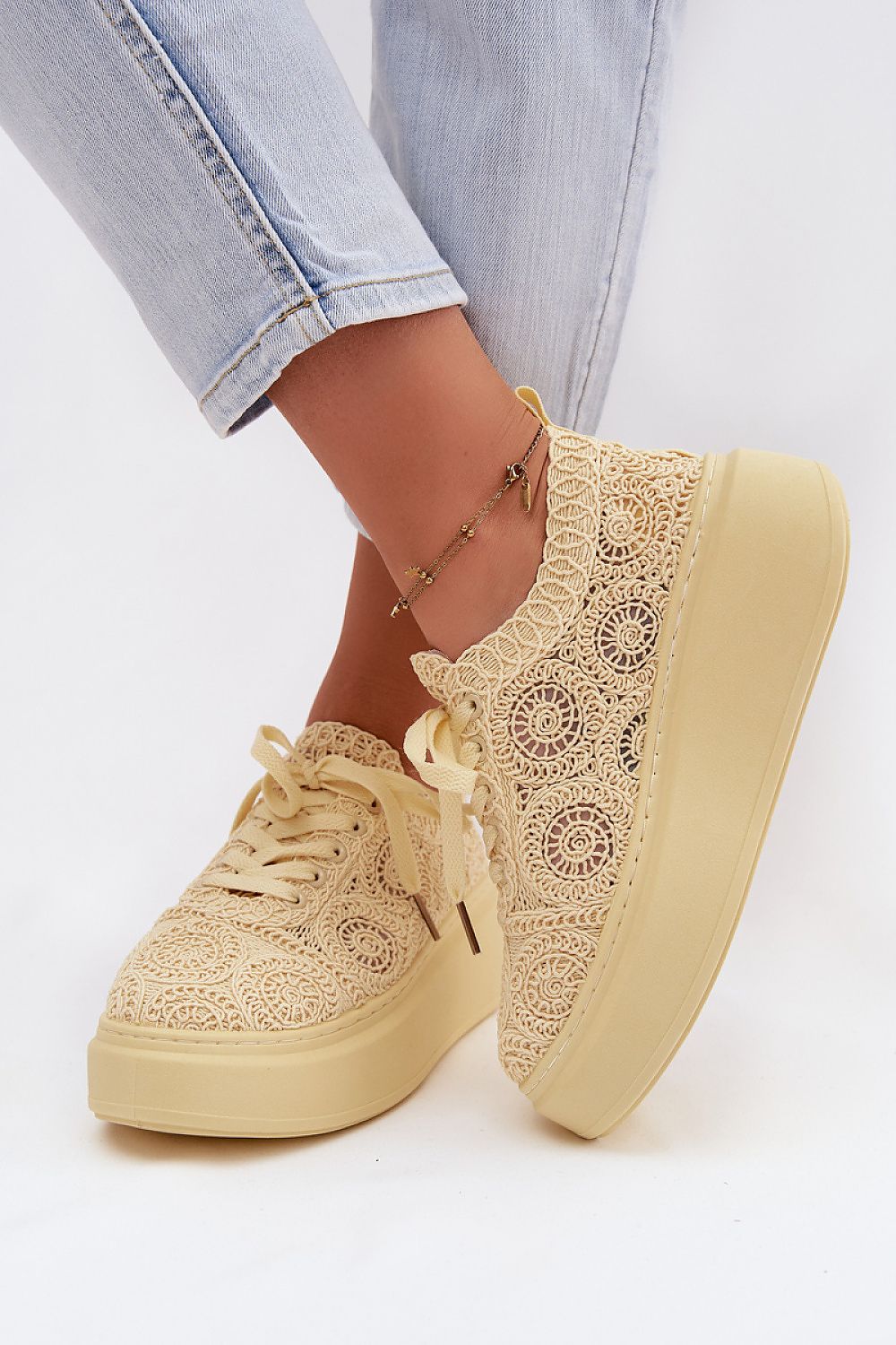 Baskets model 224251 Step in style
