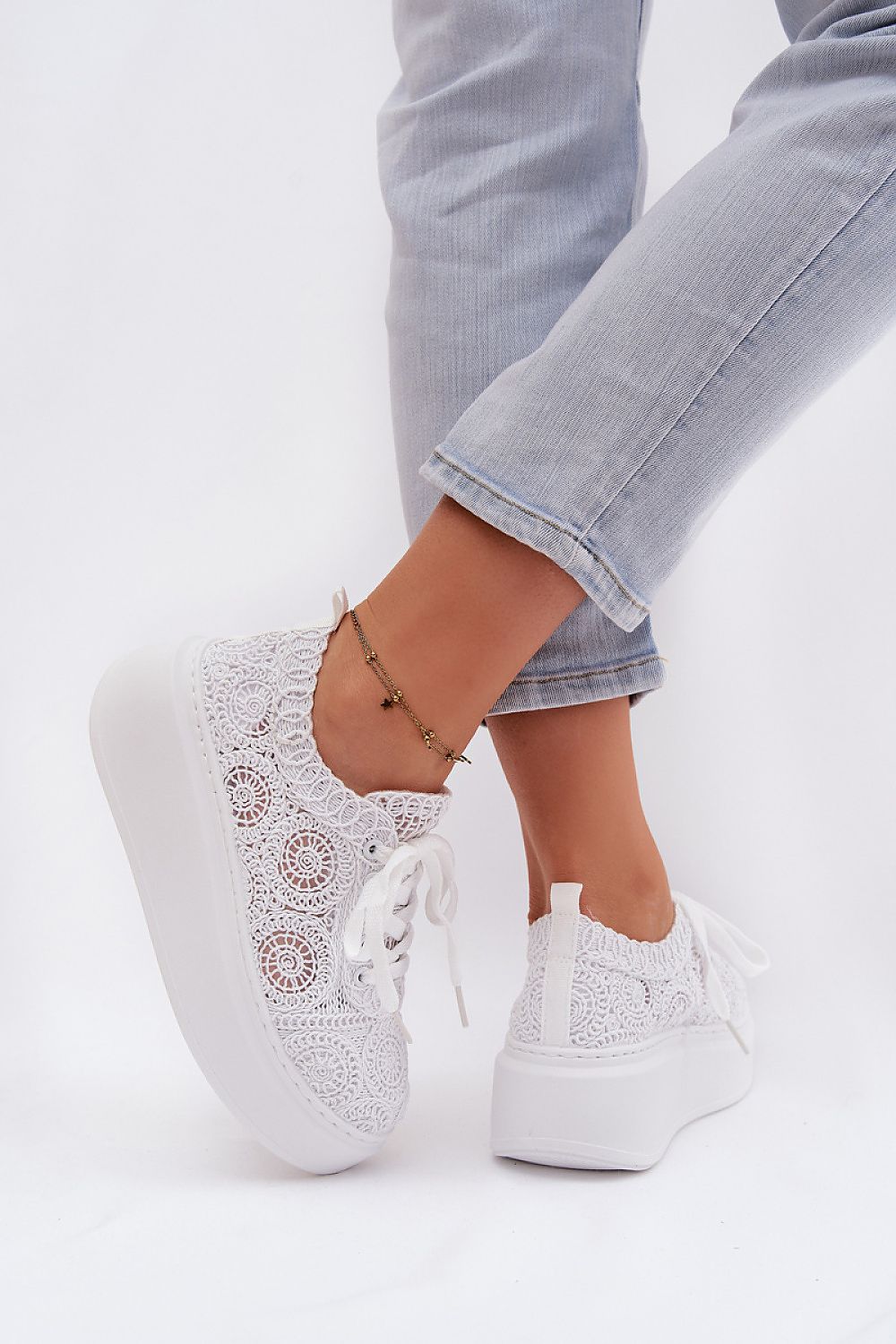 Baskets model 224251 Step in style