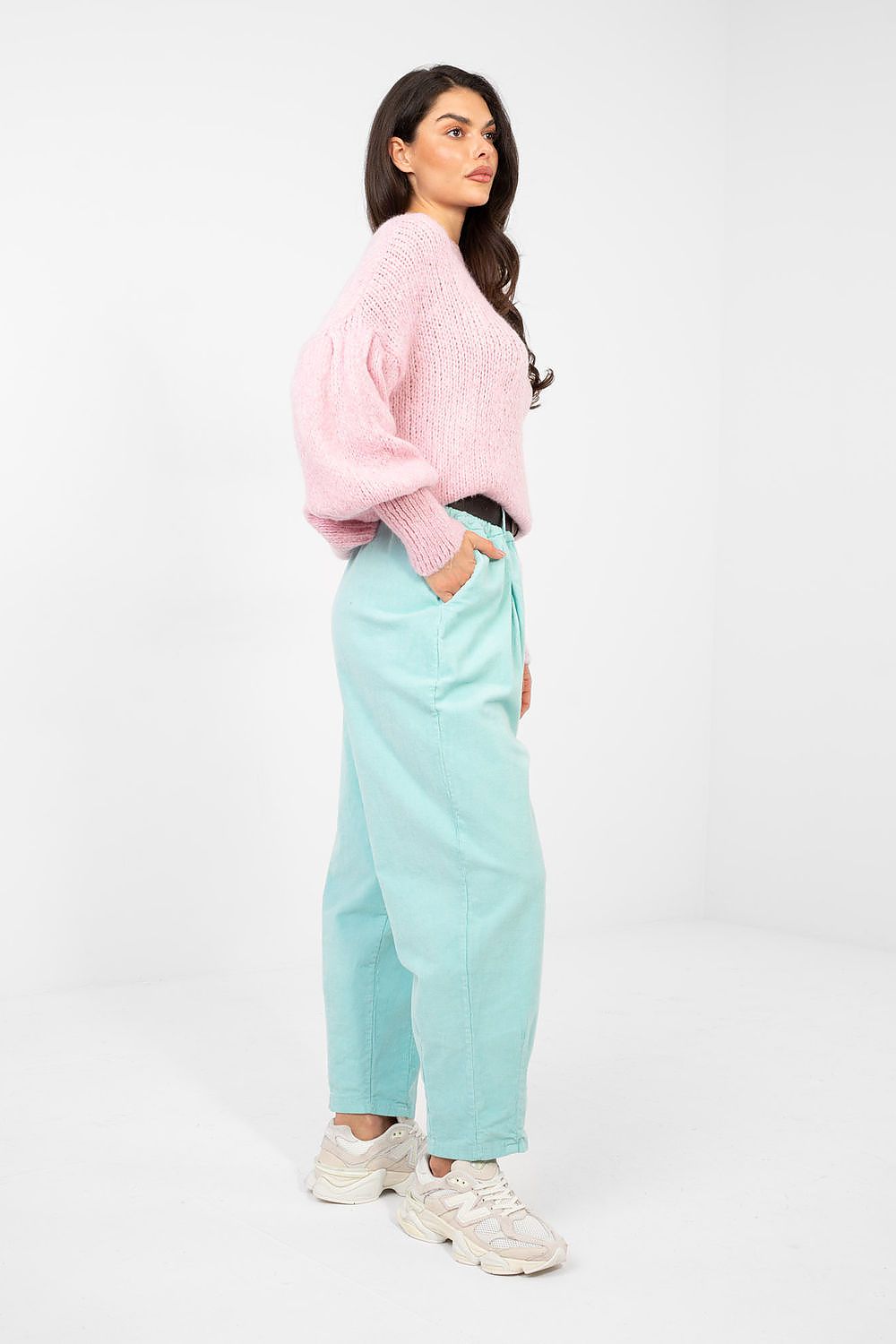 Pantalon en velours côtelé model 224381 Italy Moda