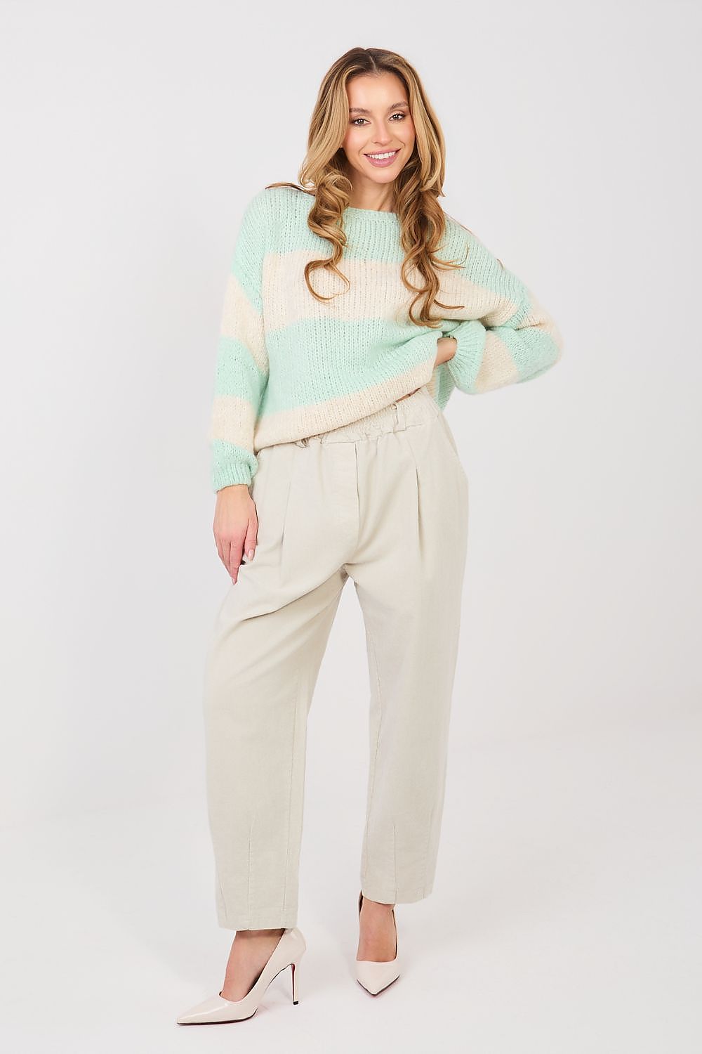 Pantalon en velours côtelé model 224381 Italy Moda