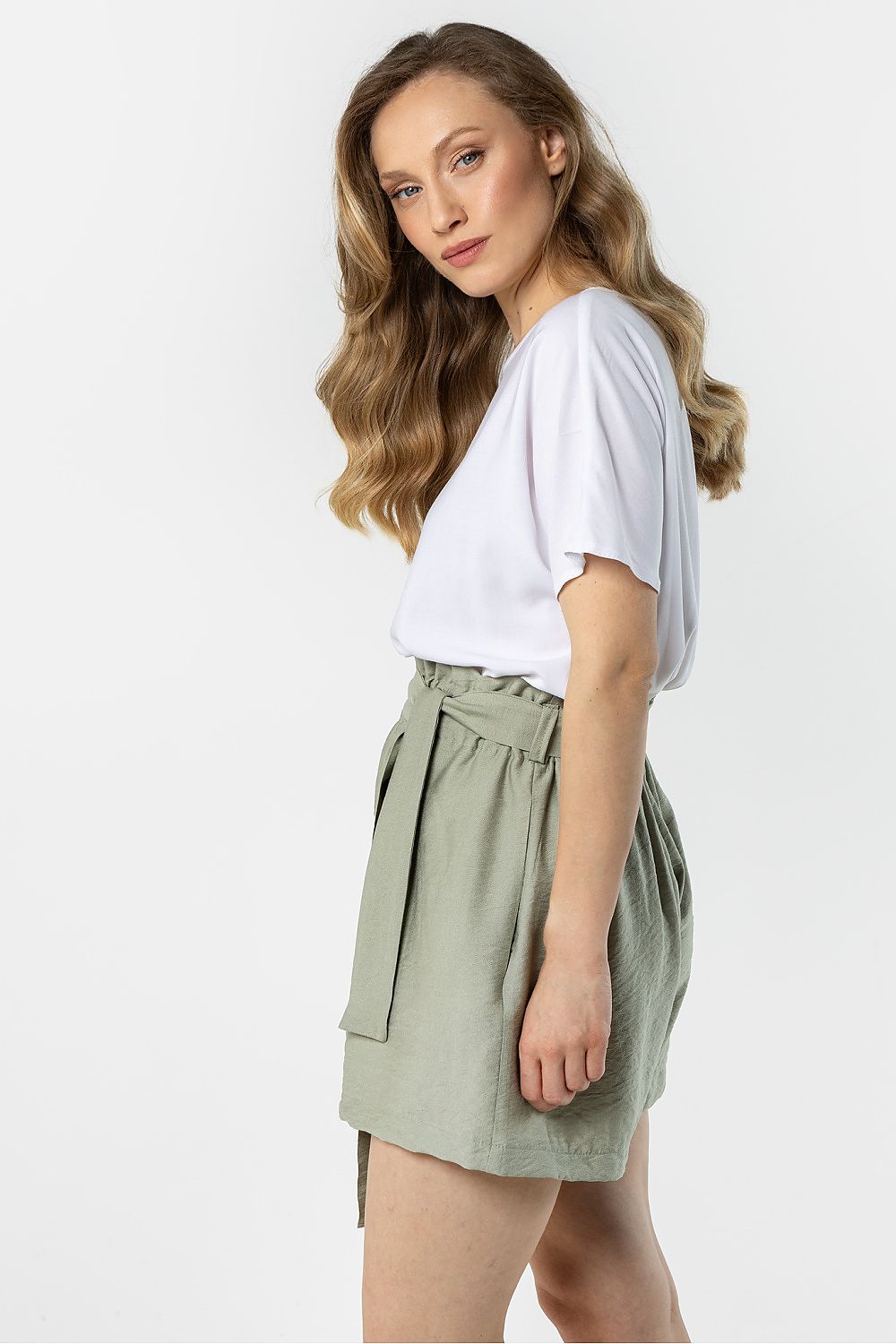 Shorts model 225323 awama