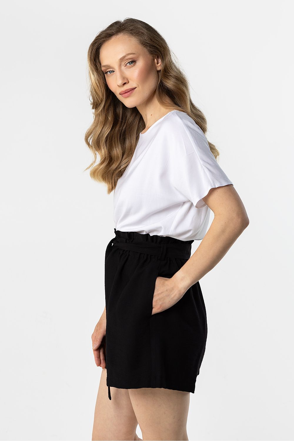 Shorts model 225323 awama