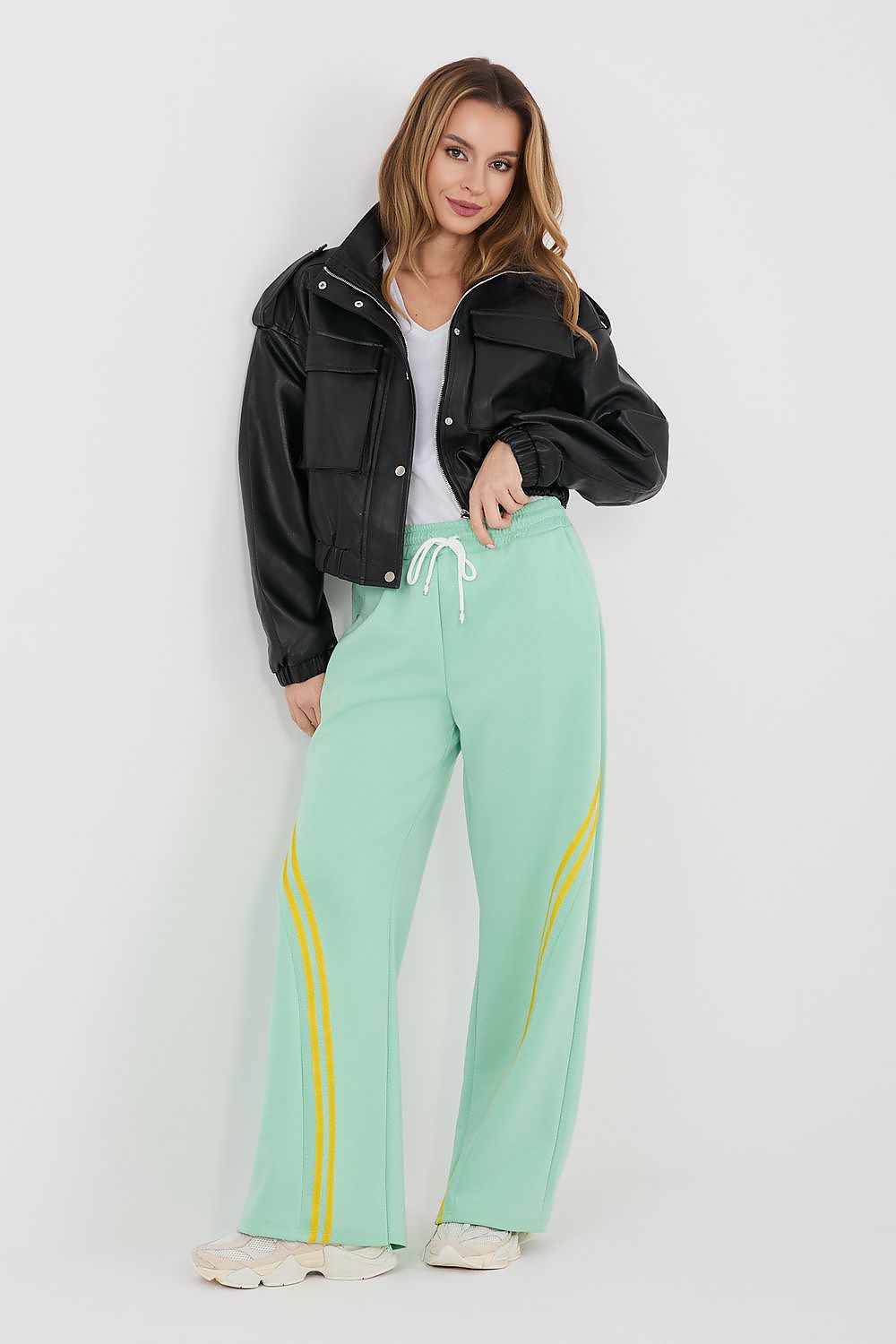 Pantalon survêtement model 225413 Rue Paris