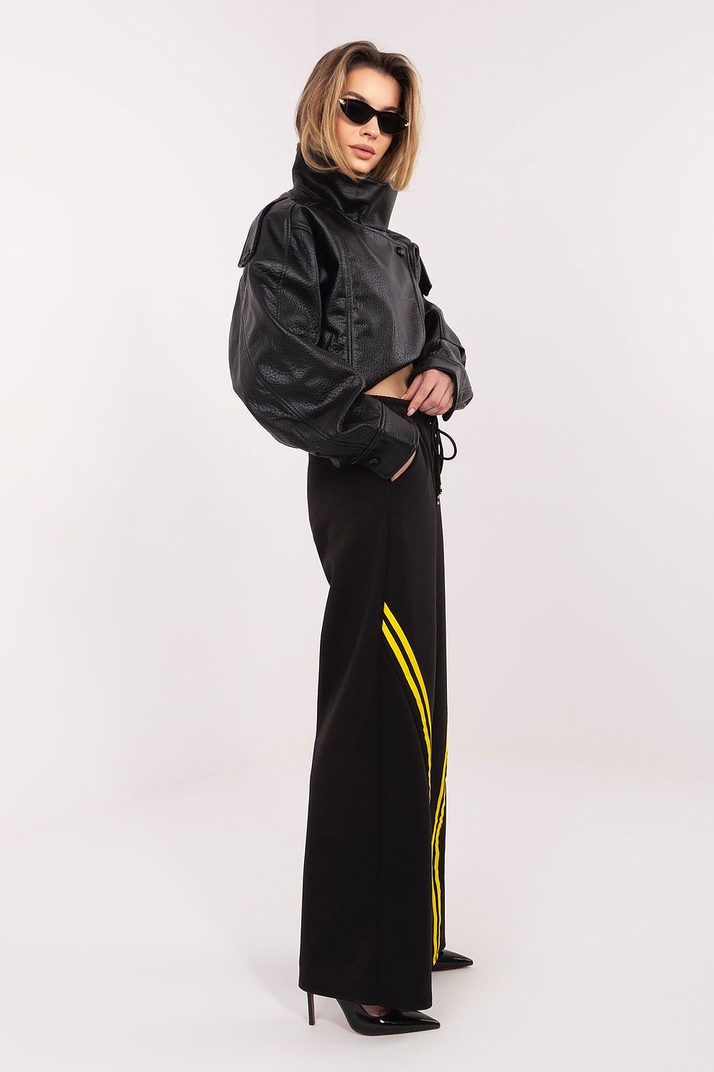 Pantalon survêtement model 225413 Rue Paris