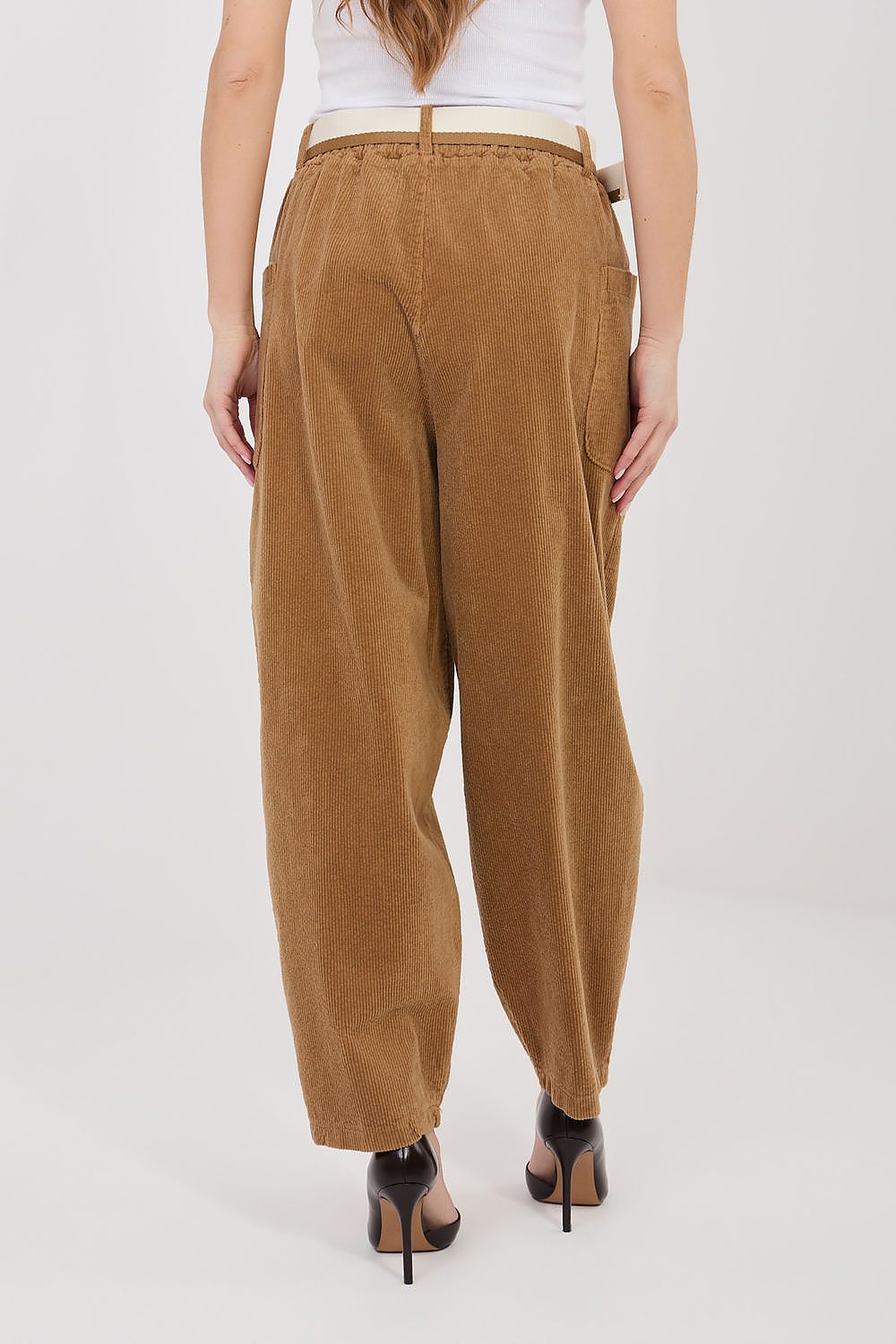 Pantalon en velours côtelé model 225094 Rue Paris