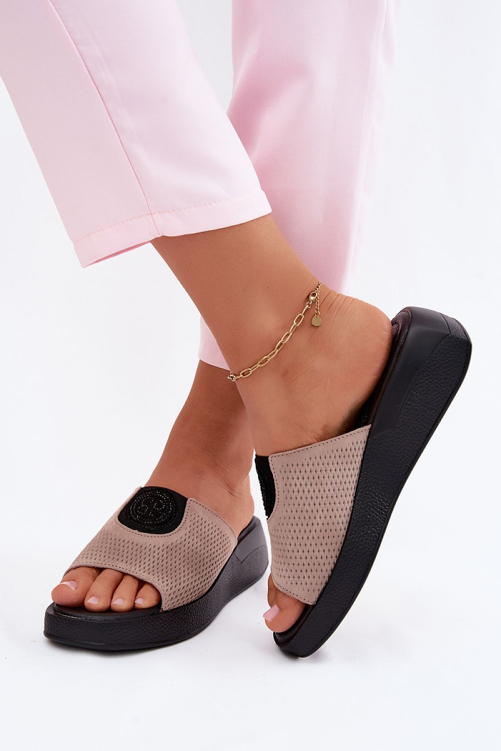Cothurnes model 227931 Step in style