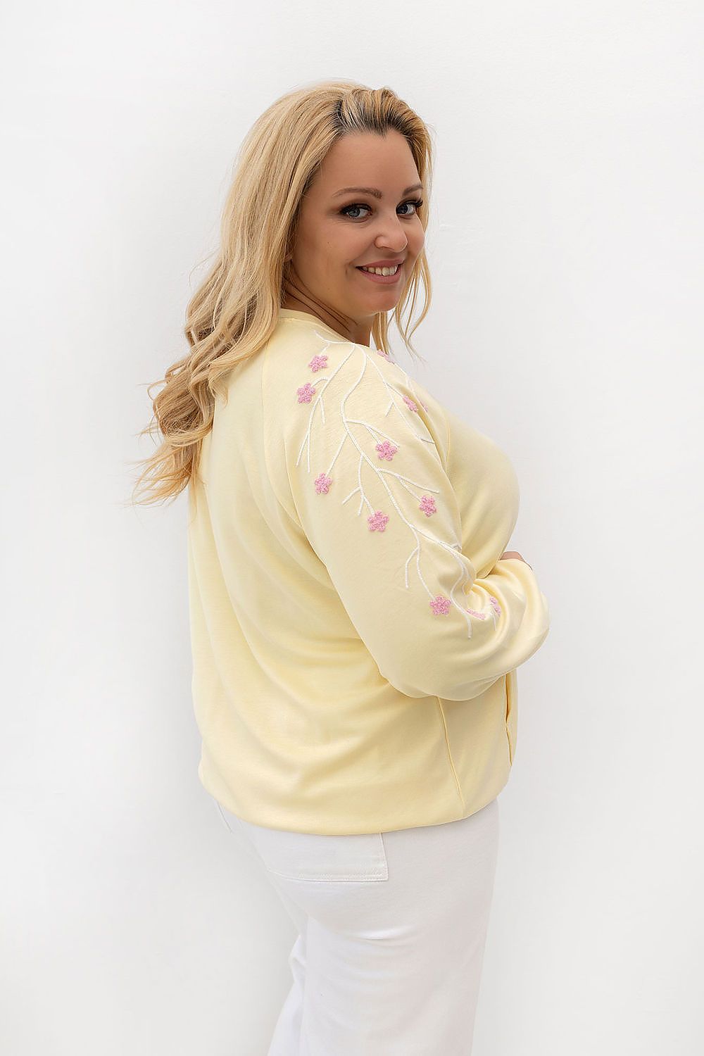 Sweatshirt model 228059 Relevance