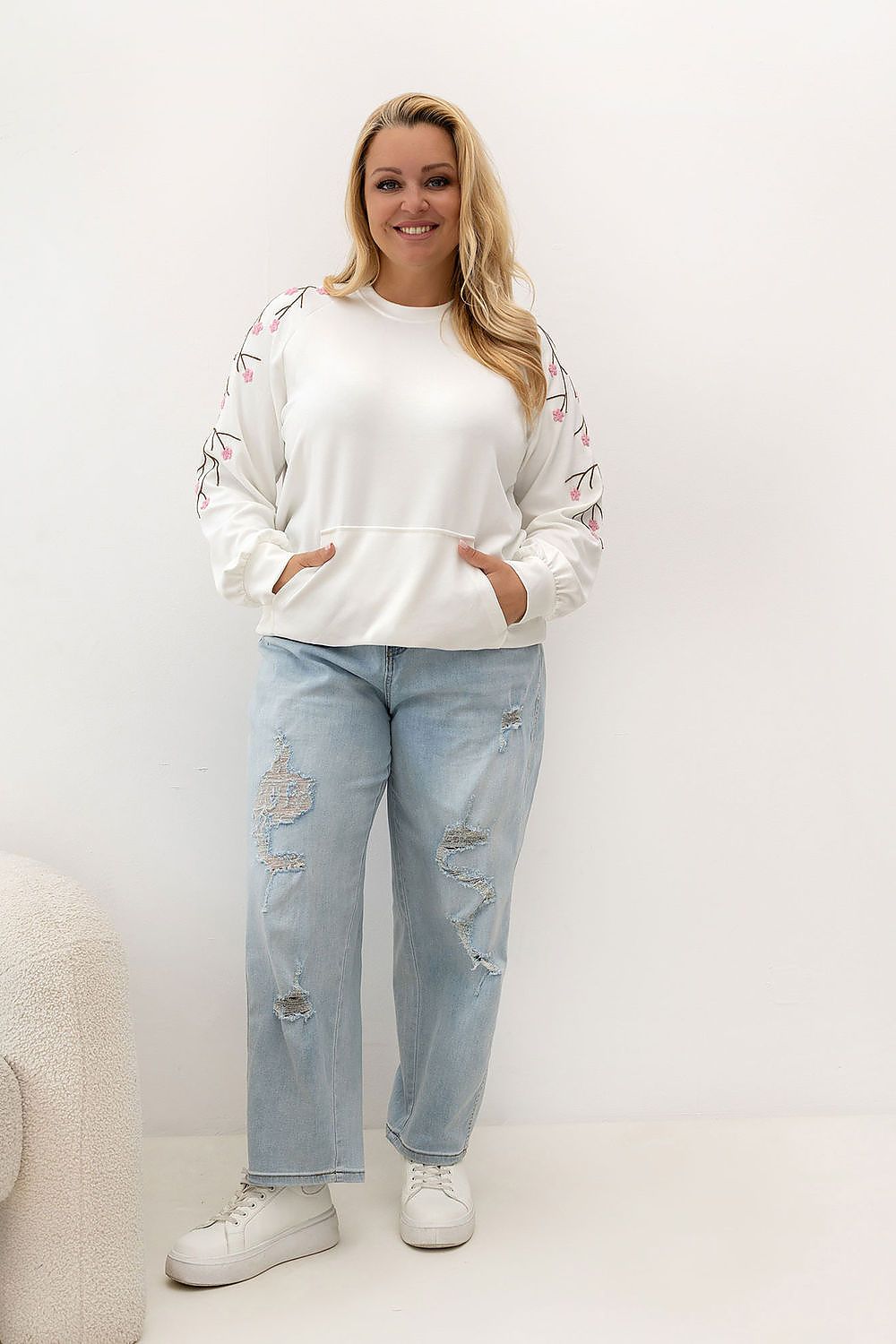 Sweatshirt model 228059 Relevance