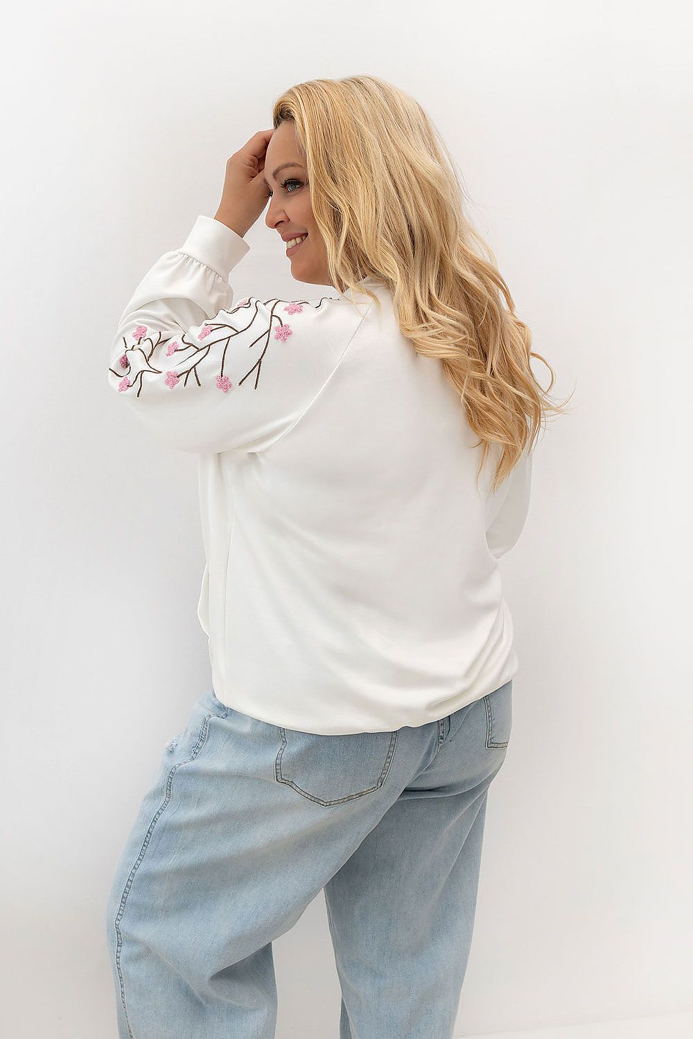 Sweatshirt model 228059 Relevance