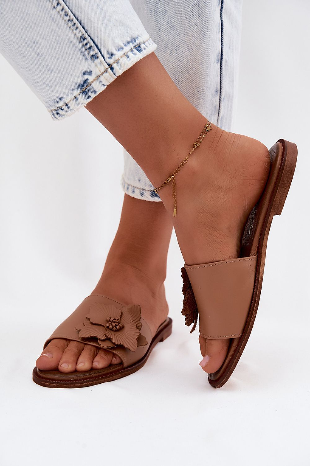 Clacquettes model 228363 Step in style
