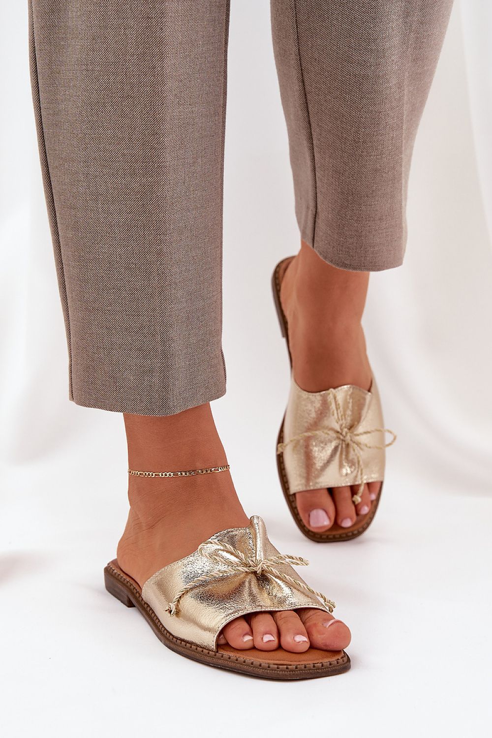 Clacquettes model 214363 Step in style