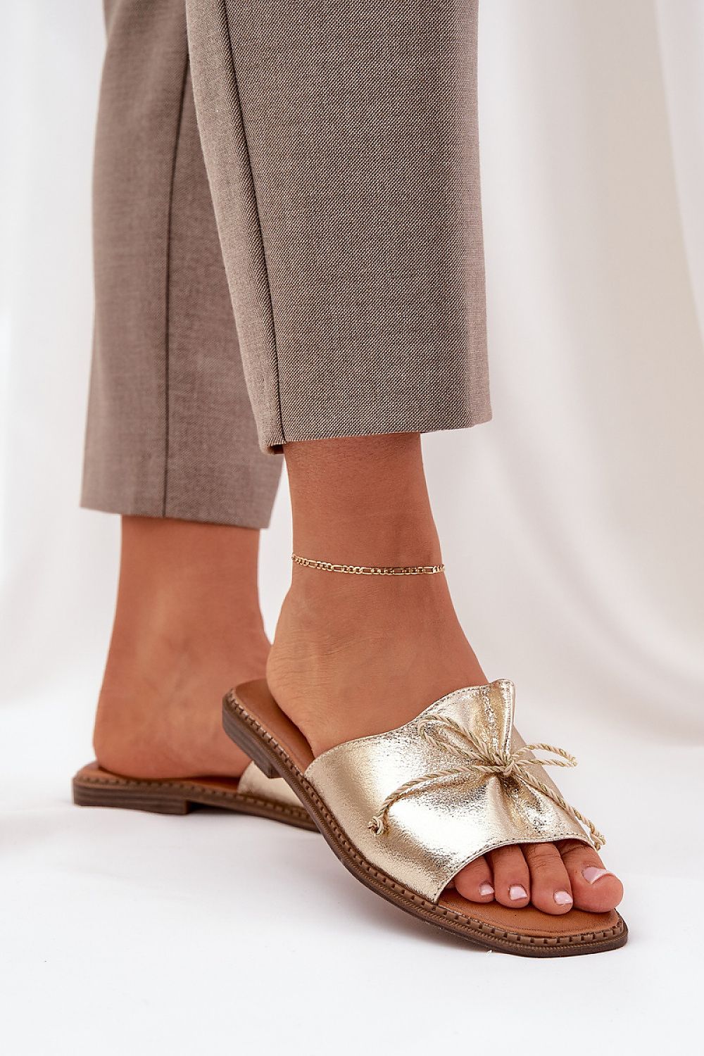 Clacquettes model 214363 Step in style