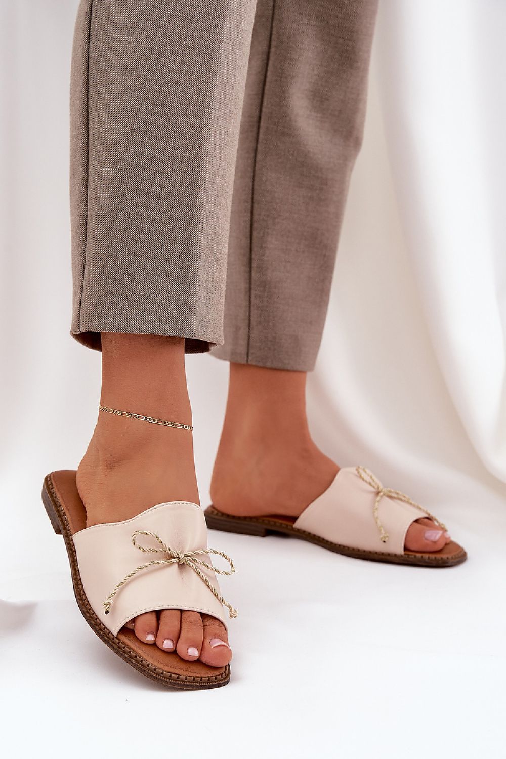 Clacquettes model 214363 Step in style