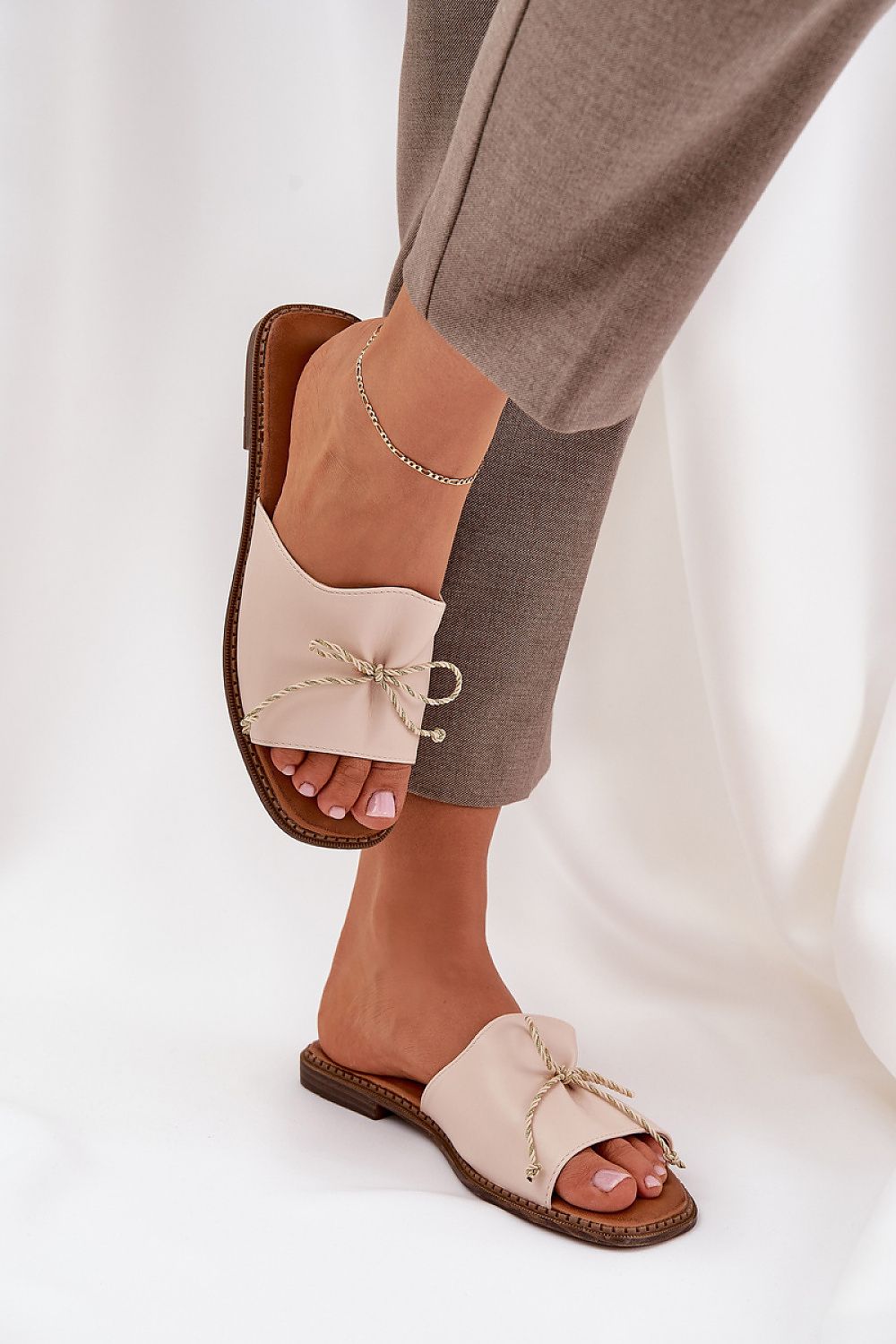 Clacquettes model 214363 Step in style