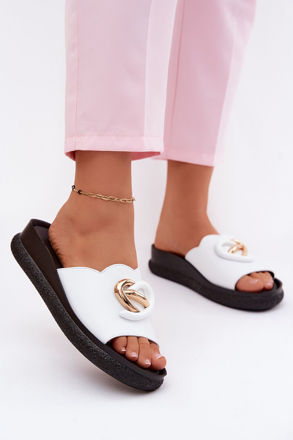 Cothurnes model 229731 Step in style
