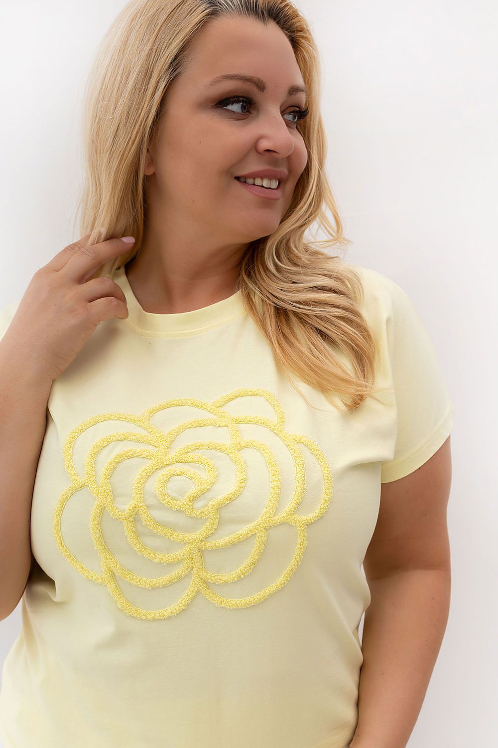 Plus size T-shirt model 230448 Relevance