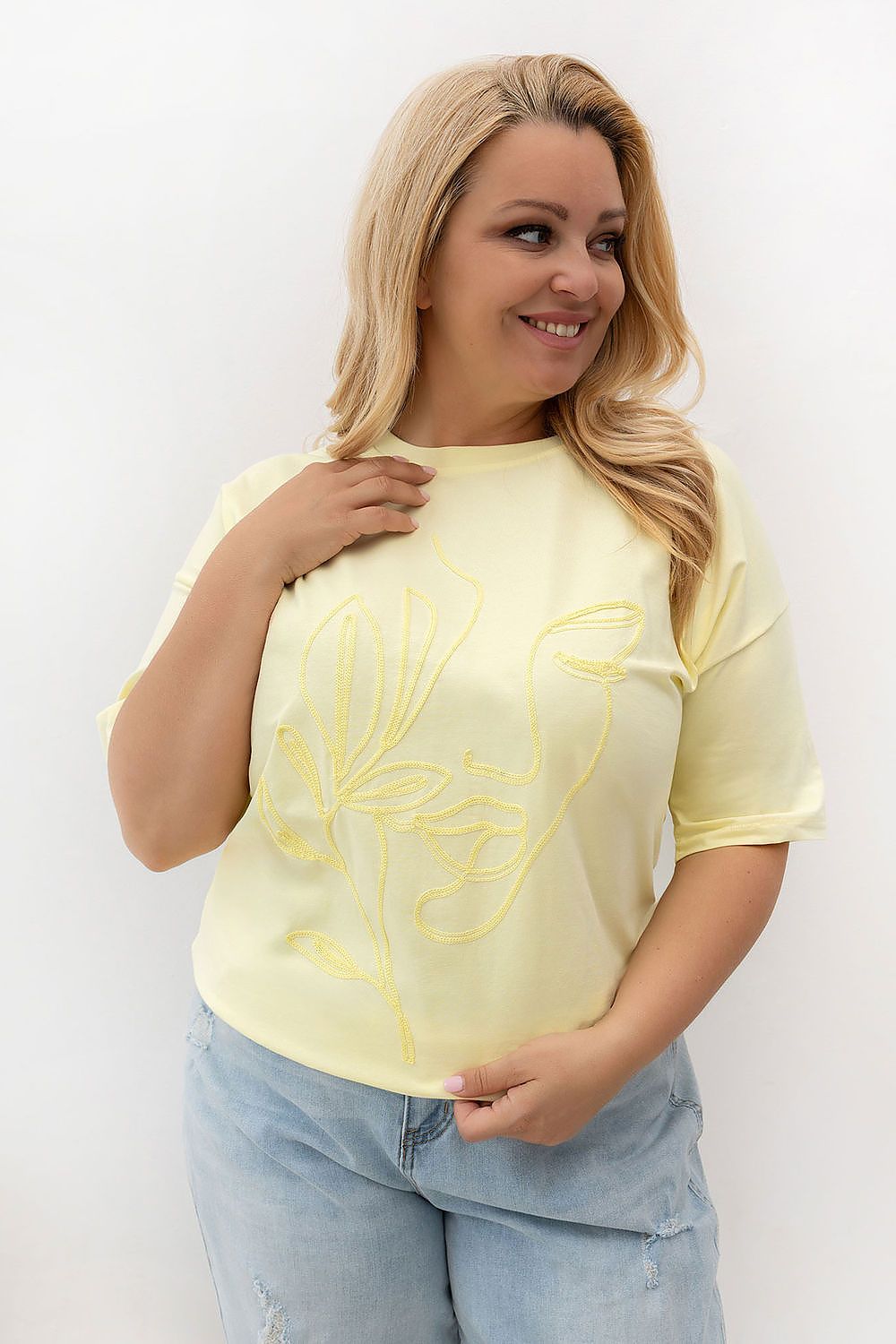 Plus size T-shirt model 230451 Relevance