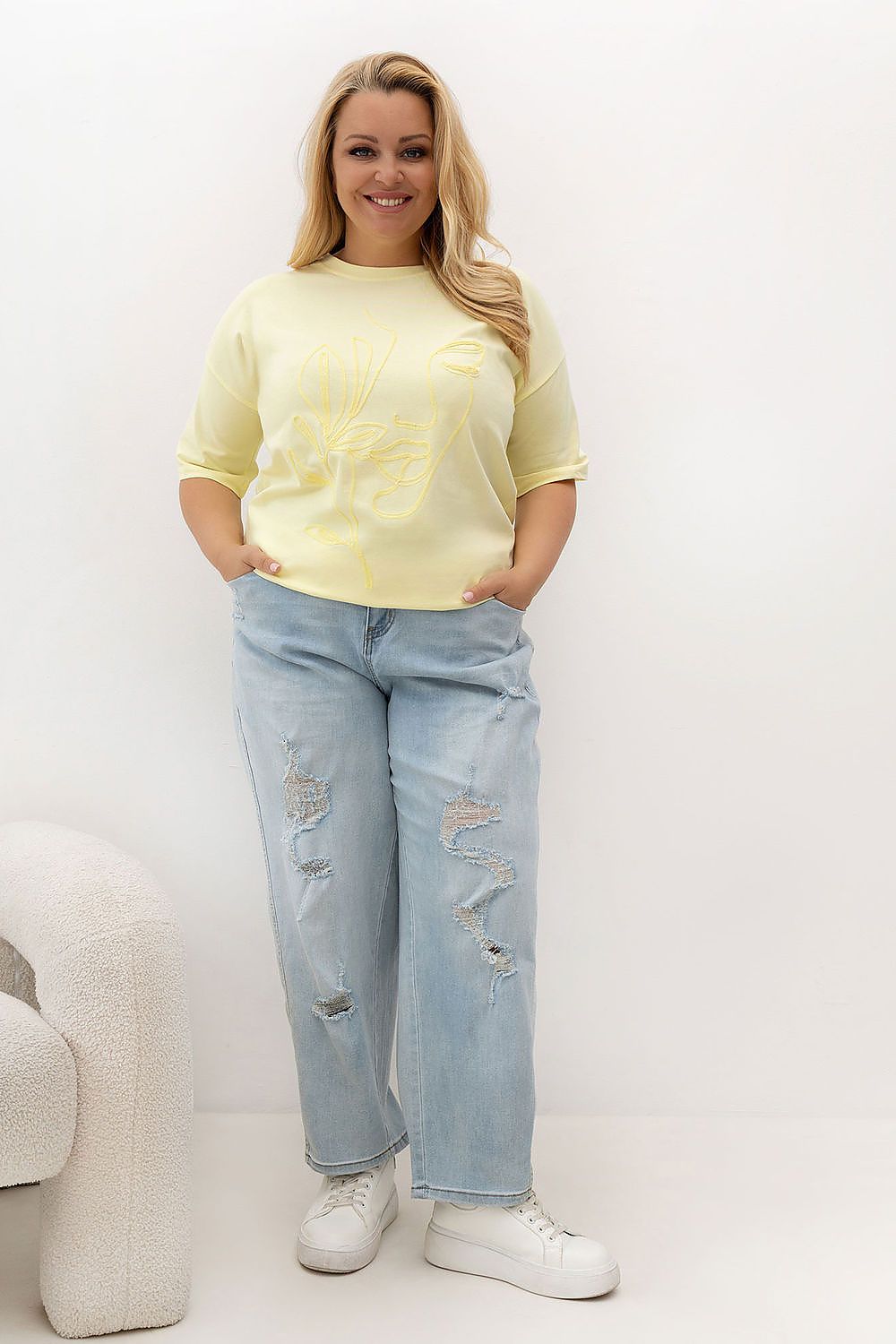 Plus size T-shirt model 230451 Relevance