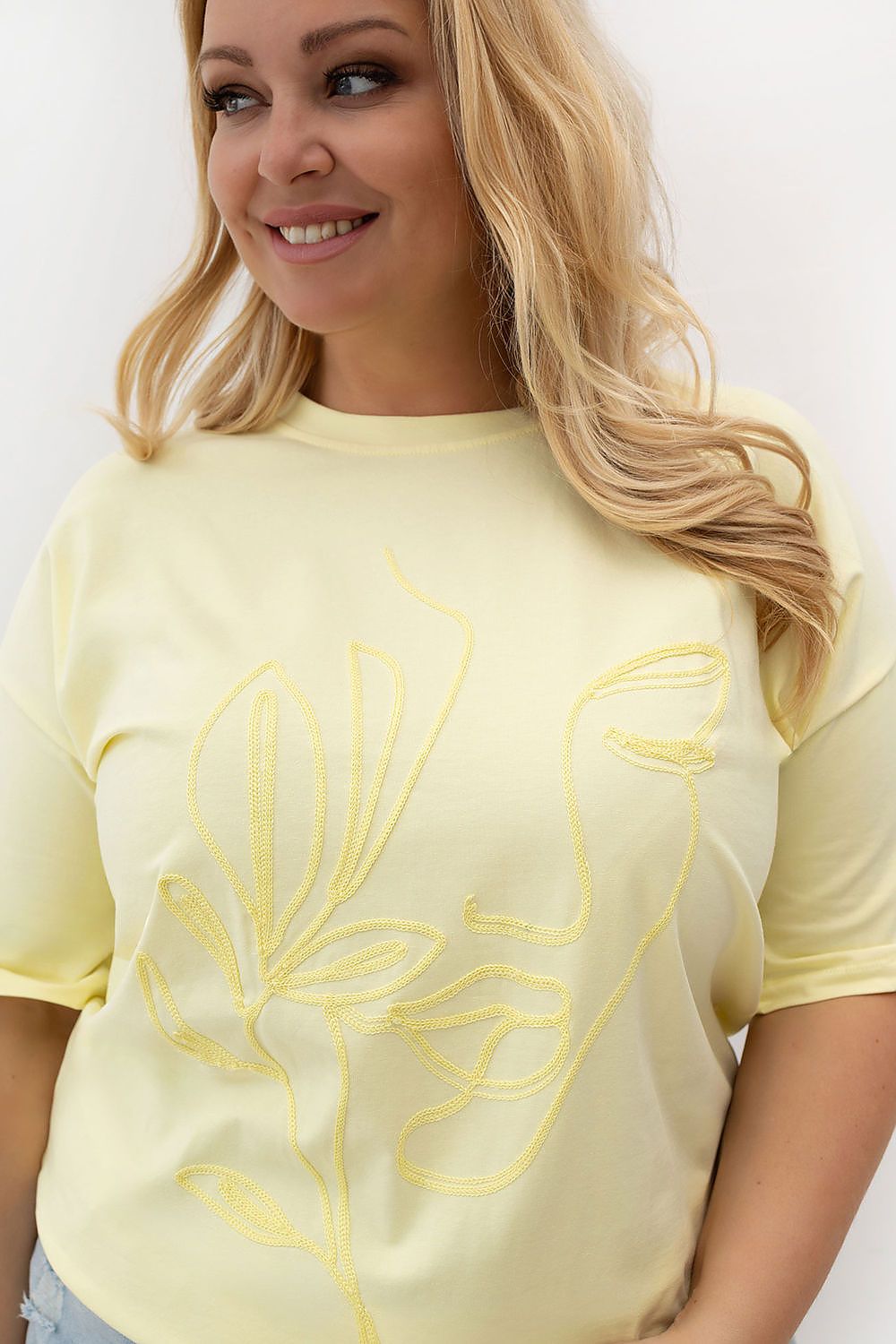Plus size T-shirt model 230451 Relevance