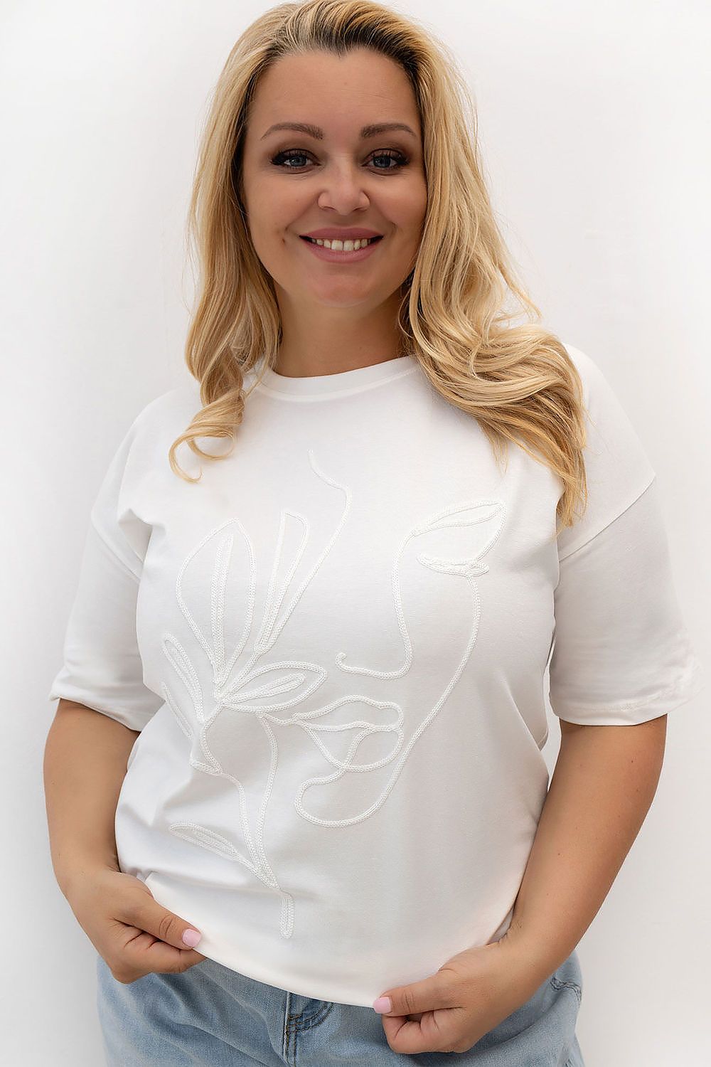 Plus size T-shirt model 230451 Relevance