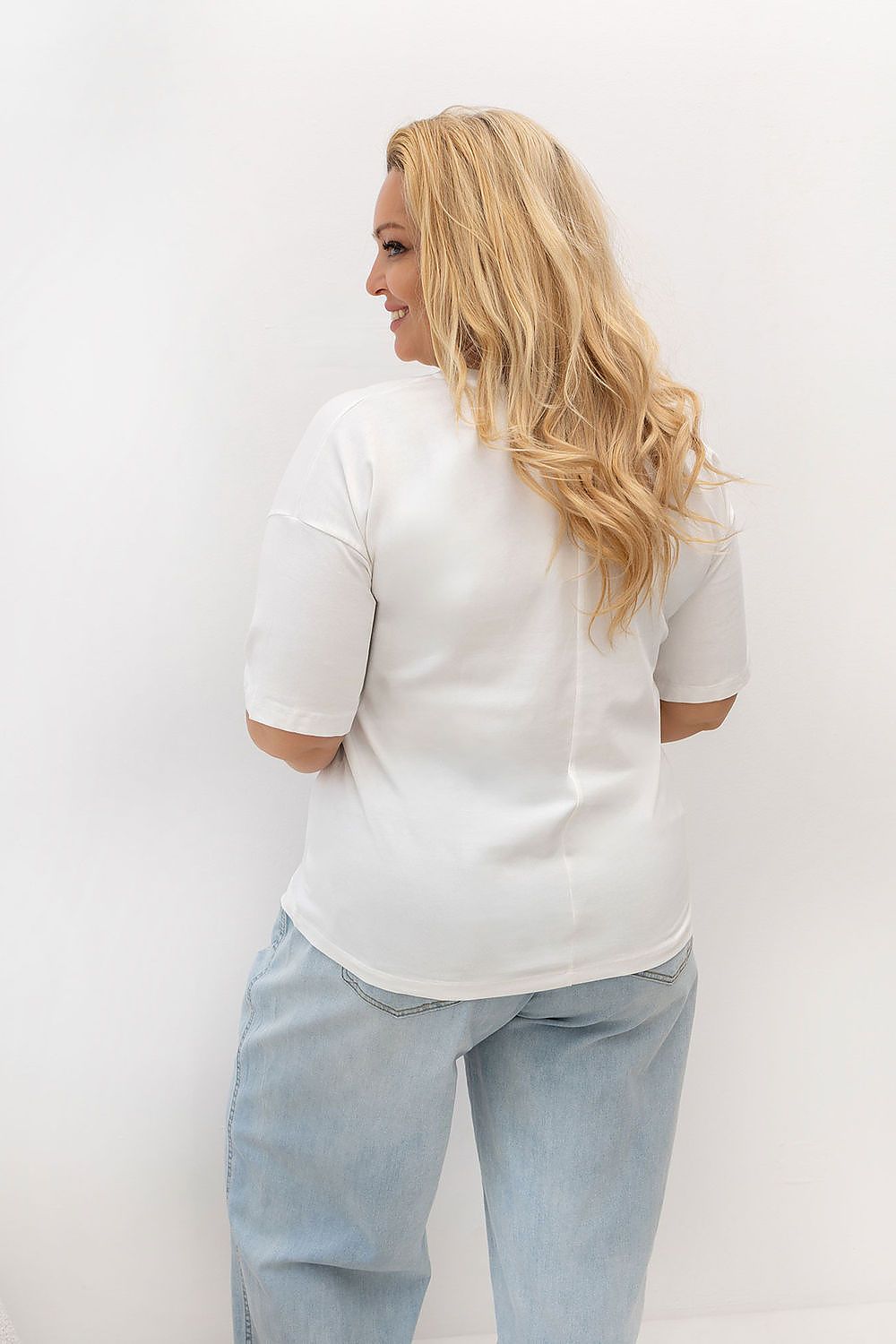 Plus size T-shirt model 230451 Relevance