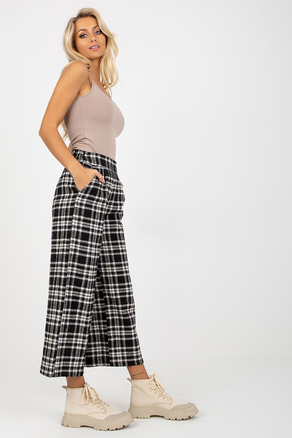  Pantalon femme model 174997 Lakerta 