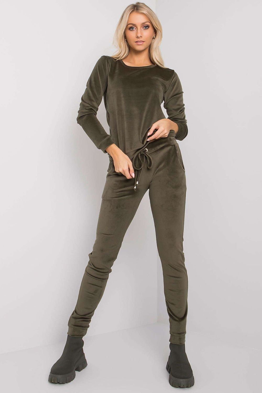 L`ensemble model 175104 Rue Paris