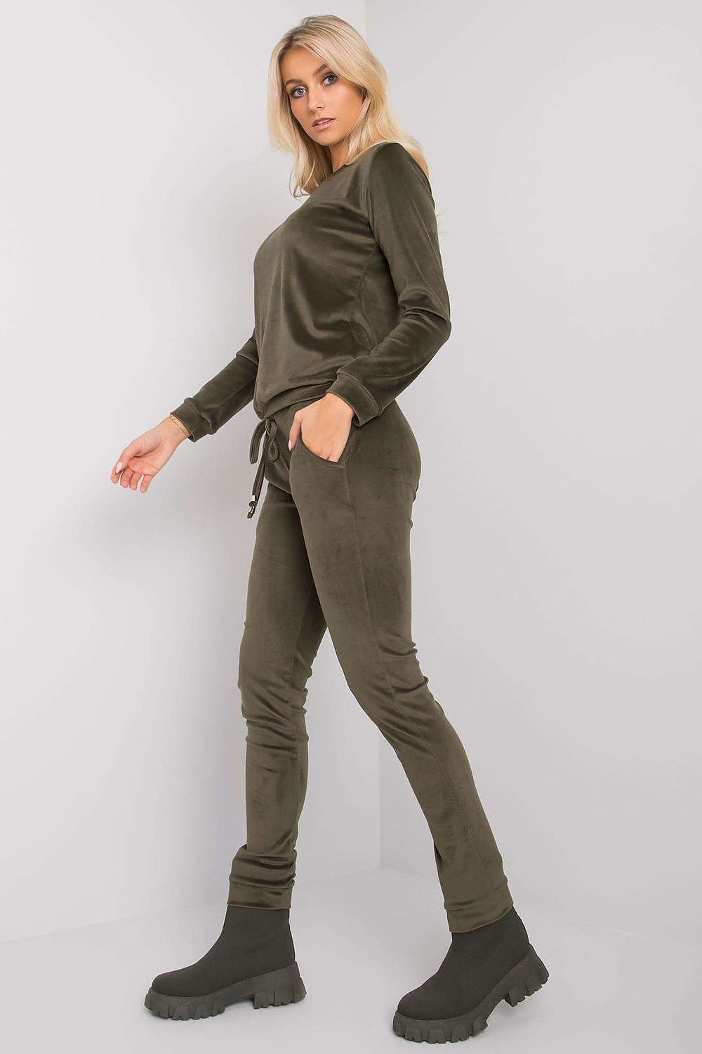 L`ensemble model 175104 Rue Paris