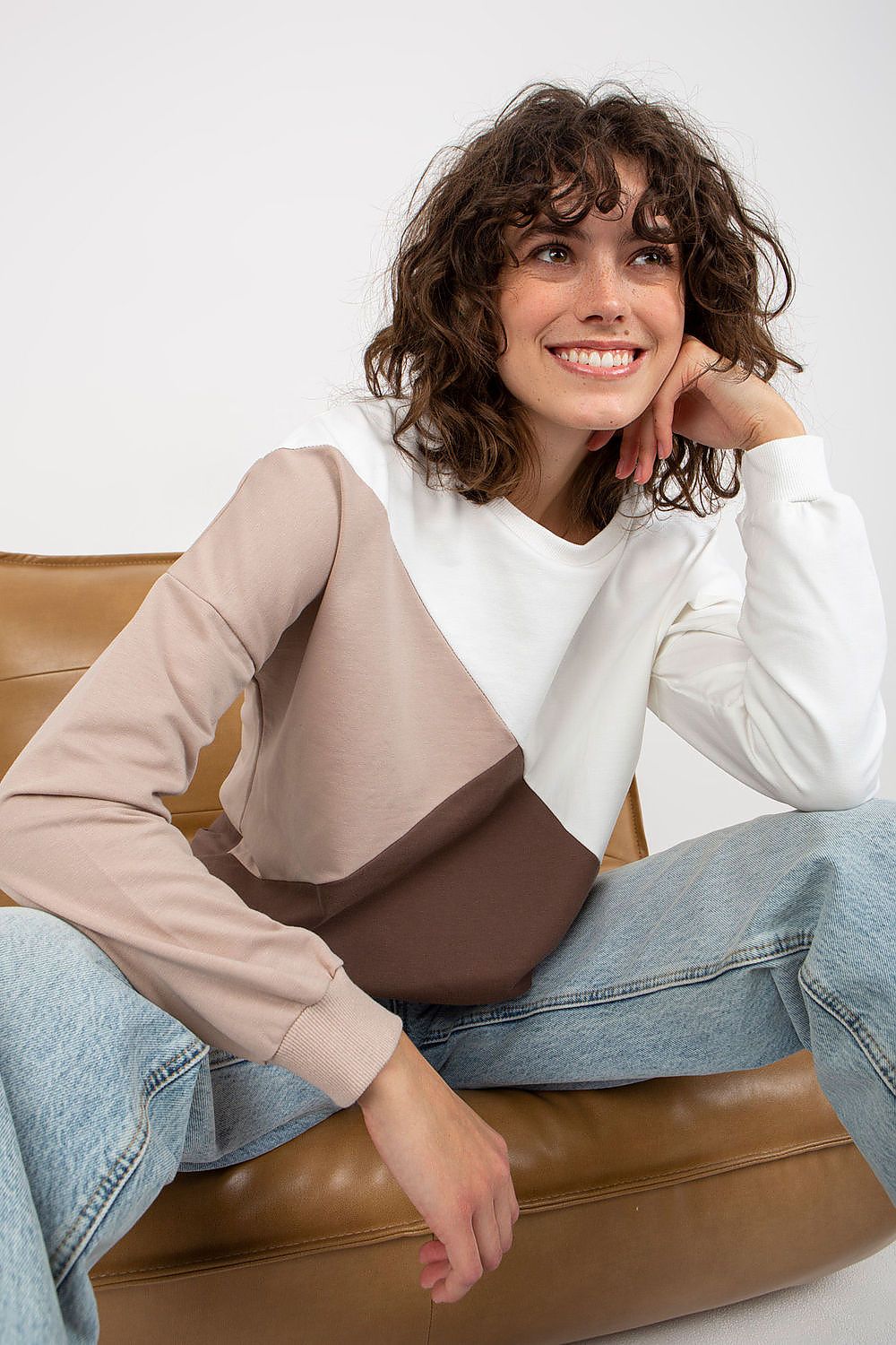 Sweatshirt model 175191 Relevance