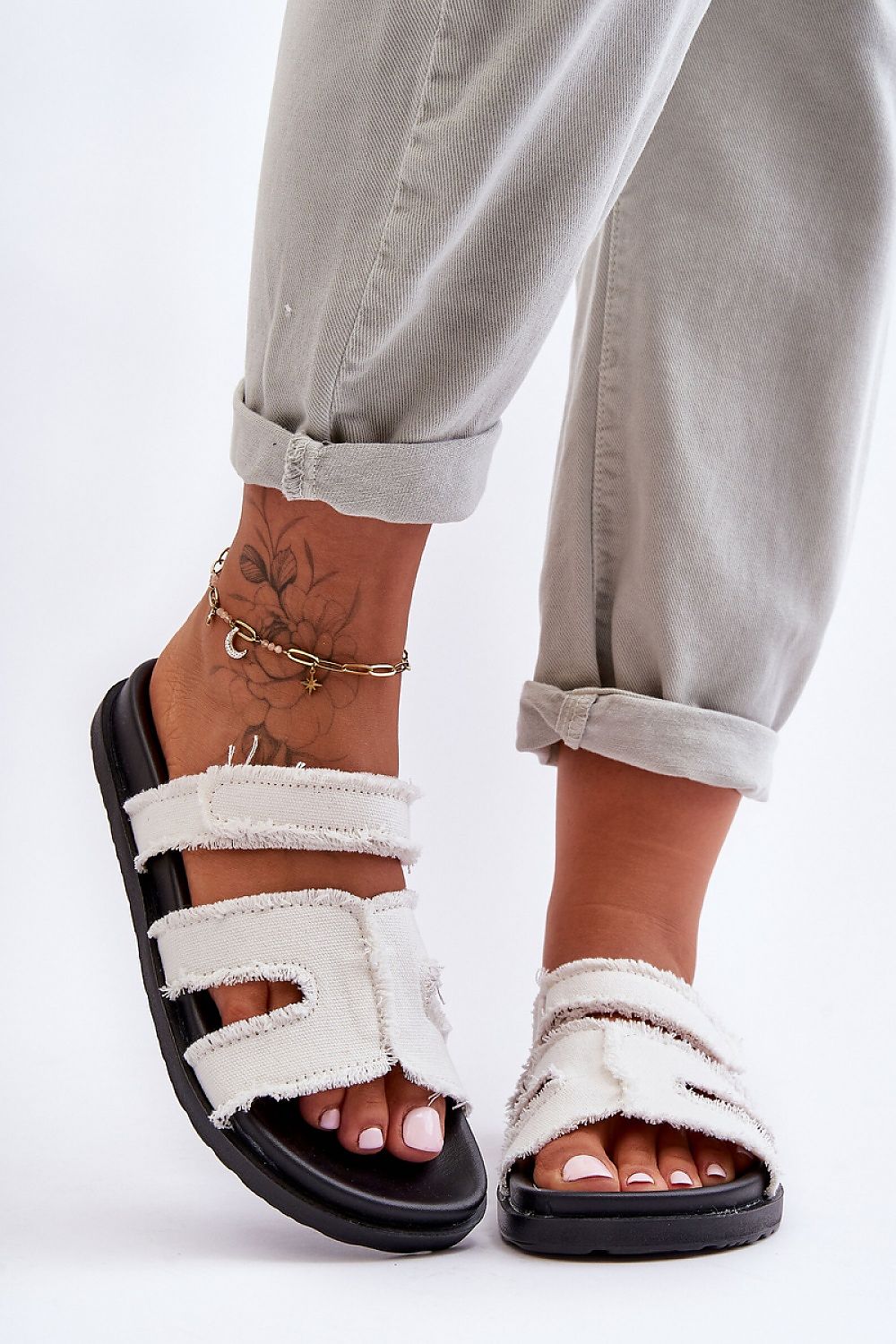 Clacquettes model 183452 Step in style
