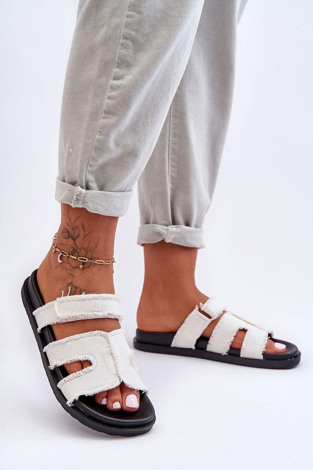 Clacquettes model 183452 Step in style