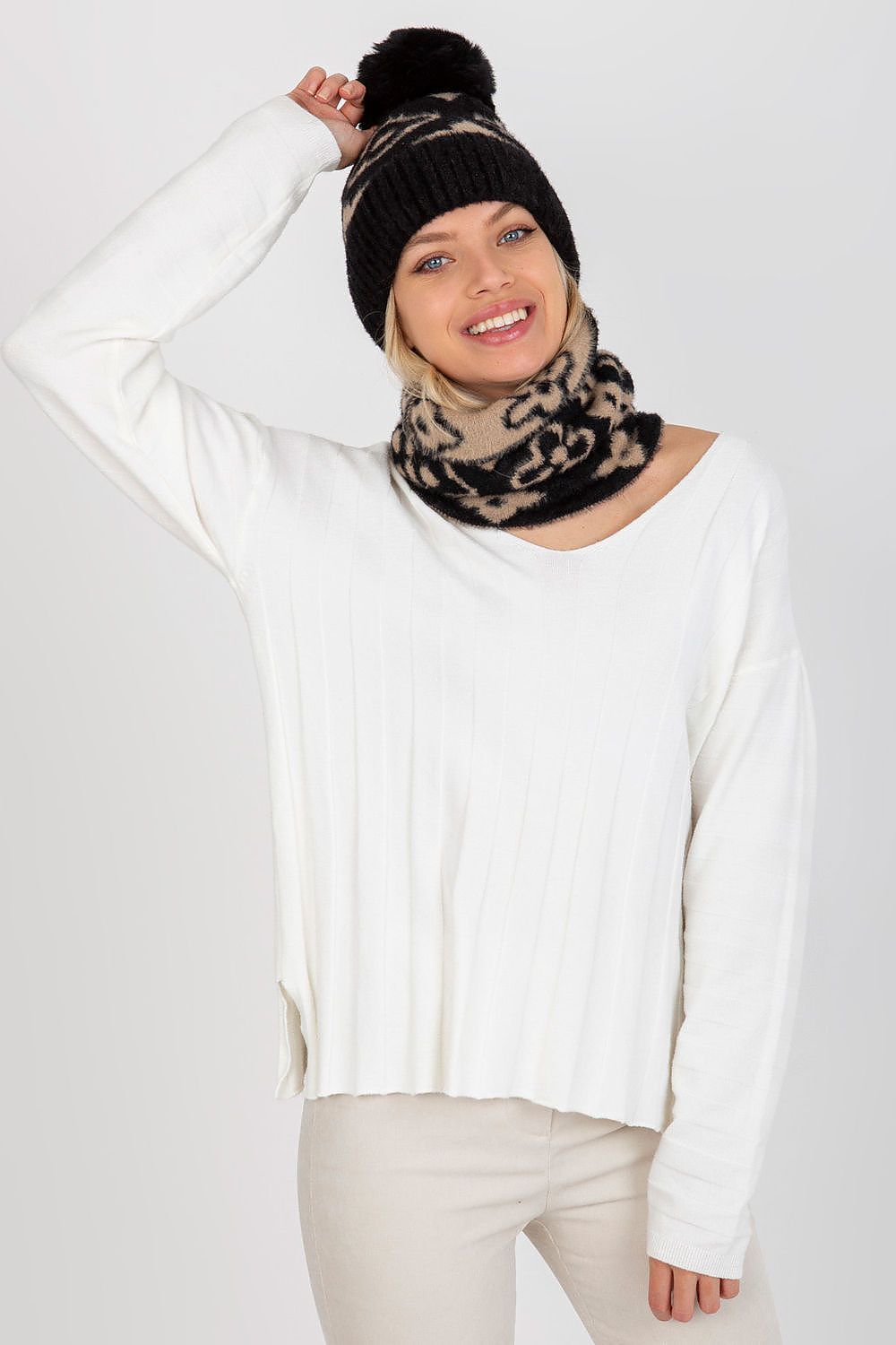 Bonnet model 185915 AT