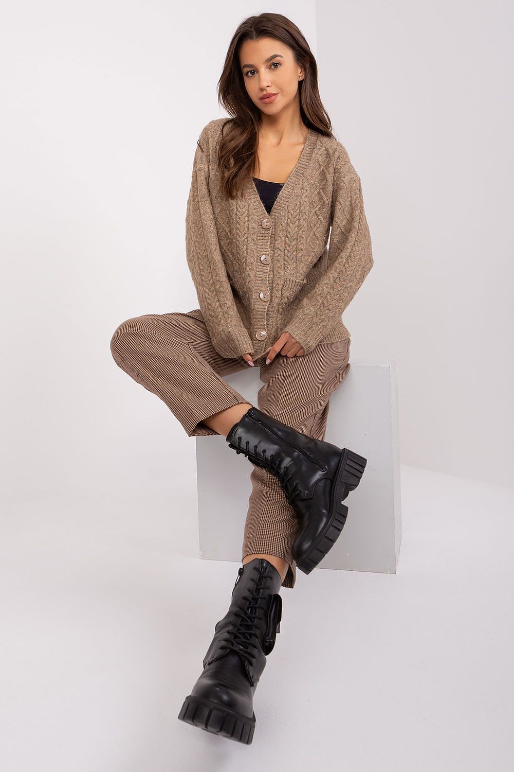 Cardigan model 186745 AT