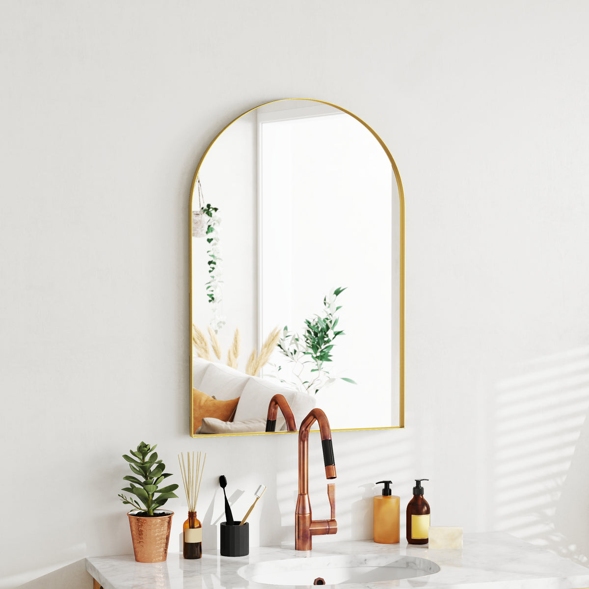 Miroir mural arqué miroir de salle de bain avec cadre en alliage d'aluminium pour chambre salon entrée 60 × 90 cm or