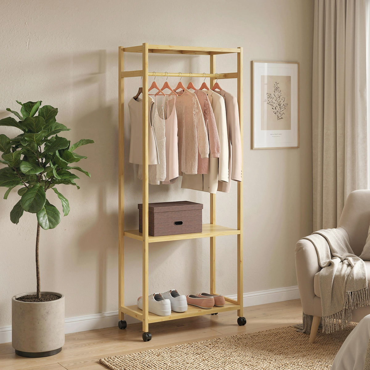 Portant à vêtements à roulettes, porte-manteau en bambou avec 2 étagères et tringle suspendue, 70x35x175cm, bois naturel