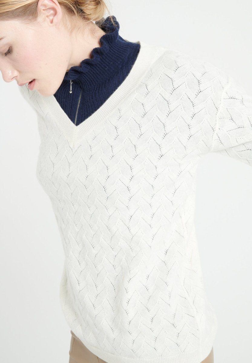 Pull col V femme en cachemire ajouré blanc écru - LILLY 27