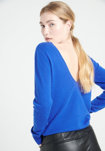 Pull décolleté V dans le dos femme en cachemire bleu roi - MIA 7
