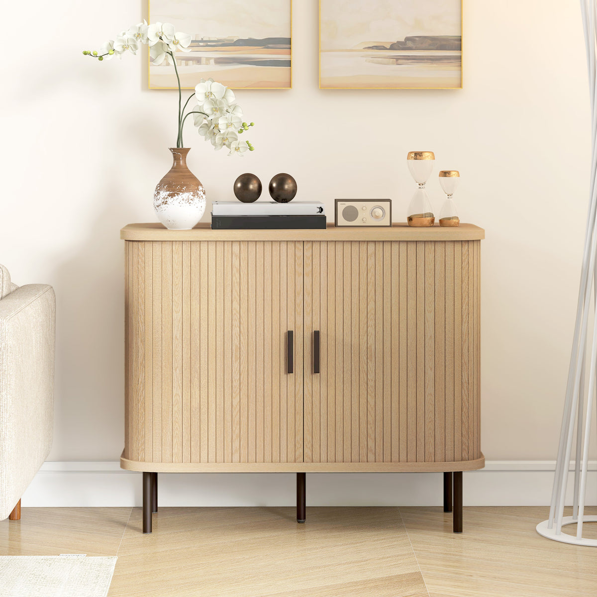 Buffet meuble de rangement avec portes coulissantes à lattes, armoire de cuisine avec pieds en acier, ton chêne