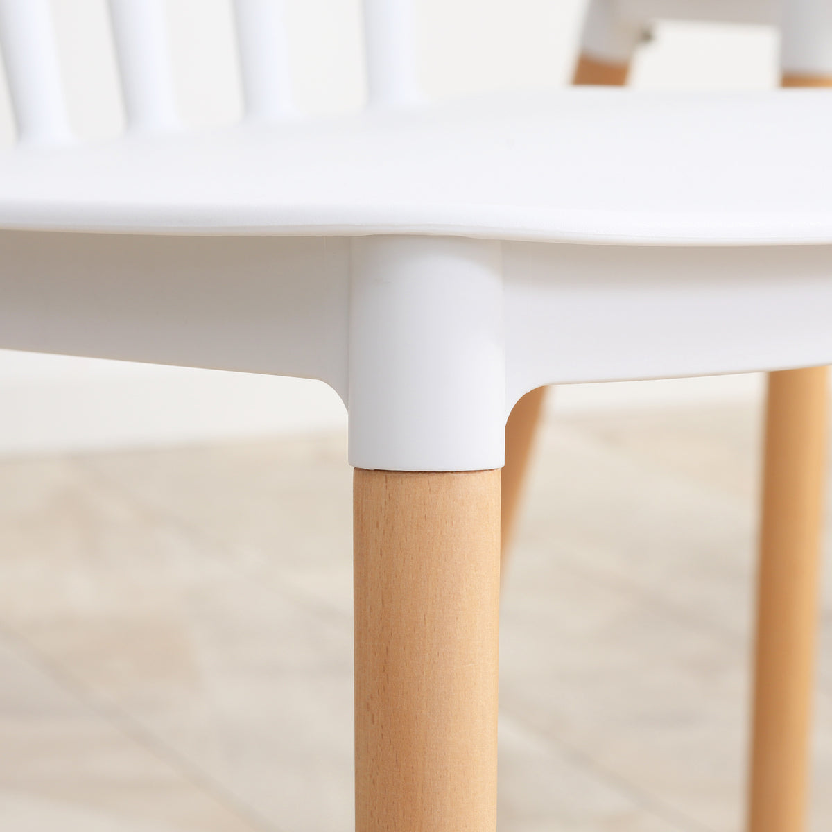 Lot de 4 chaises style scandinave dossier haut assise en polypropylène pieds en hêtre 48 x 52,5 x 83 cm blanc